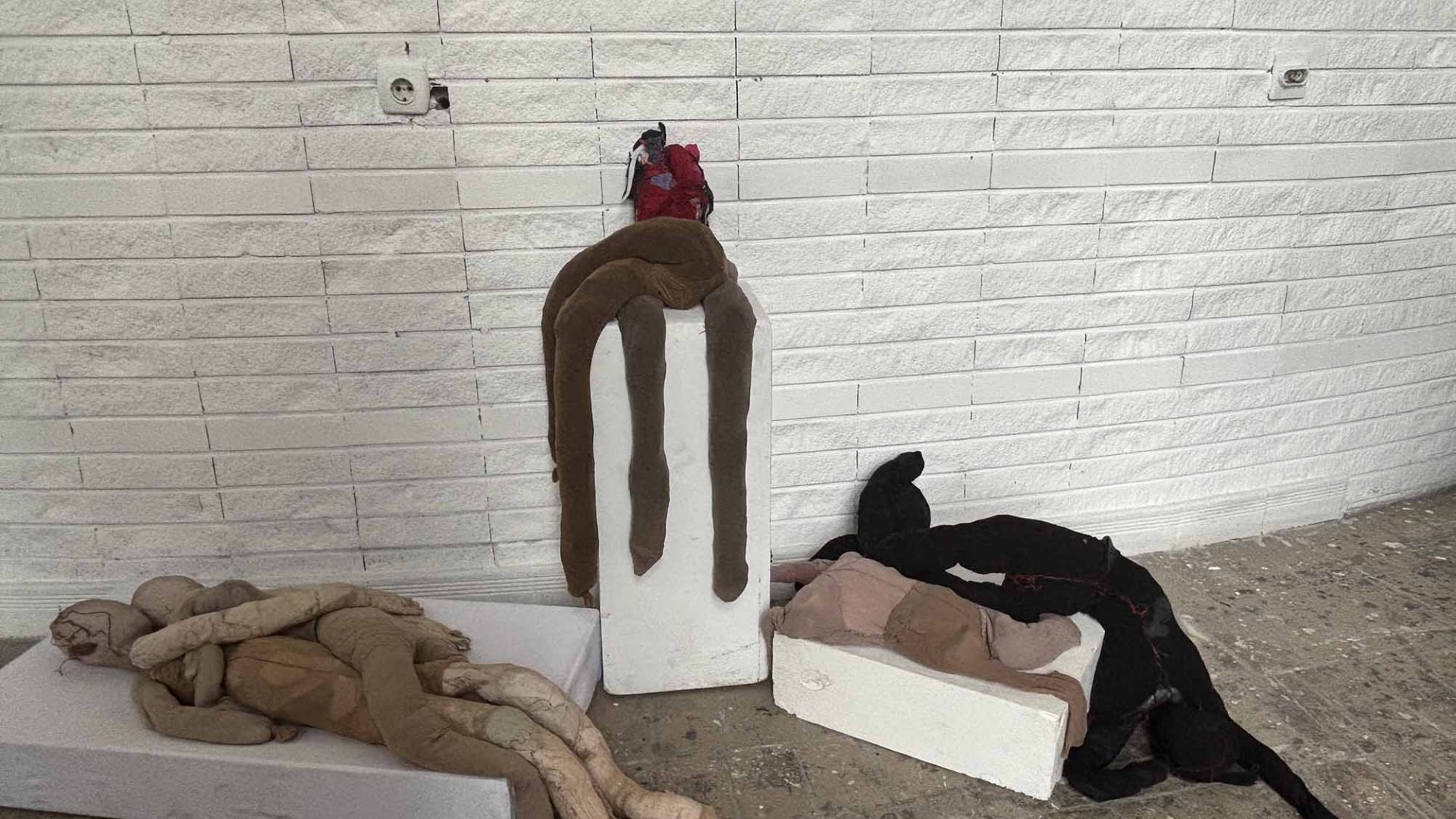 26. 03. Izložba Anđele Kostić “Senke”